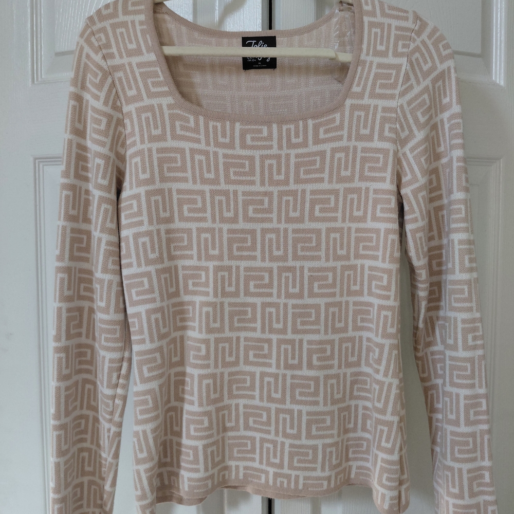 Jolie Beige and White Patterned Sweater